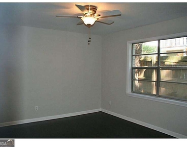 816 Piedmont Avenue Ne - Photo Thumbnail 3