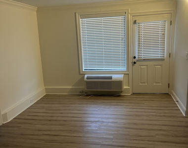 712 Avenue A Ne - Photo Thumbnail 1