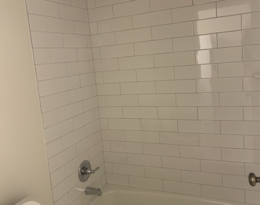 712 Avenue A Ne - Photo Thumbnail 3