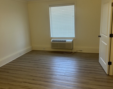 712 Avenue A Ne - Photo Thumbnail 2