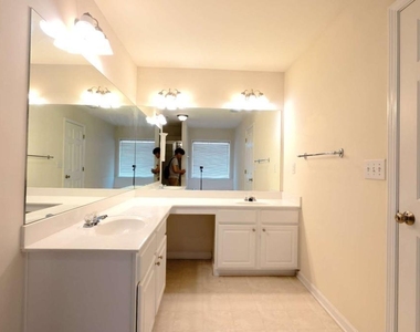 135 Friars Head Drive - Photo Thumbnail 31