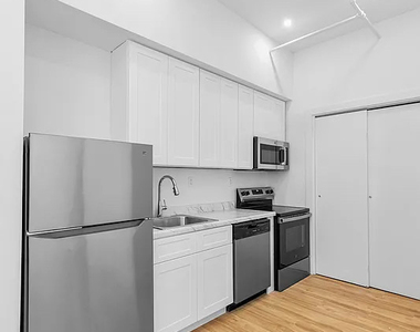 81 Willoughby Street - Photo Thumbnail 1