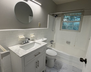 2726 Hollywood Drive - Photo Thumbnail 8