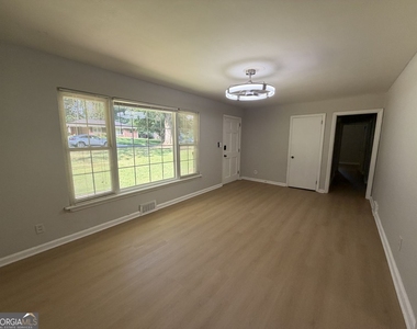 2726 Hollywood Drive - Photo Thumbnail 1