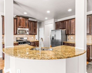419 Live Oak Pass - Photo Thumbnail 10