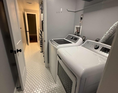 210 Walker Street Sw - Photo Thumbnail 7