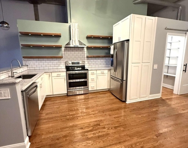 210 Walker Street Sw - Photo Thumbnail 4