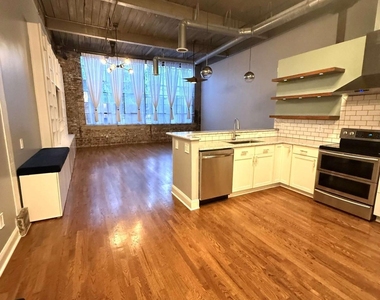 210 Walker Street Sw - Photo Thumbnail 2