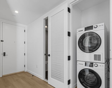 953 Dean Street - Photo Thumbnail 5