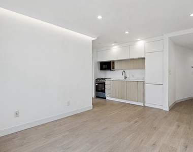 180 Eagle Street - Photo Thumbnail 1