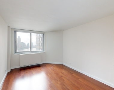 401 E 34th St - Photo Thumbnail 3