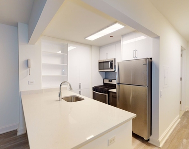 10 Hanover Square - Photo Thumbnail 1
