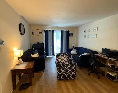 107 Stratford Pl - Photo Thumbnail 4