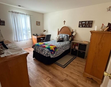 107 Stratford Pl - Photo Thumbnail 8