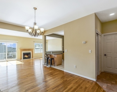 370 Summerhill Dr - Photo Thumbnail 5