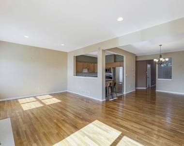 370 Summerhill Dr - Photo Thumbnail 1