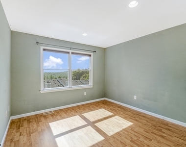 370 Summerhill Dr - Photo Thumbnail 12