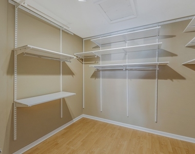 370 Summerhill Dr - Photo Thumbnail 11