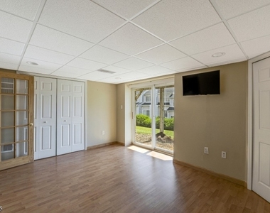 370 Summerhill Dr - Photo Thumbnail 20