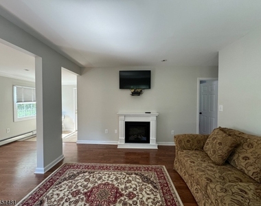 45 Hill St - Photo Thumbnail 5