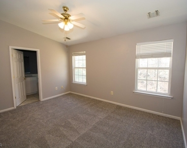 1602 Windsor Ct - Photo Thumbnail 3
