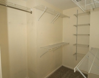 1602 Windsor Ct - Photo Thumbnail 7
