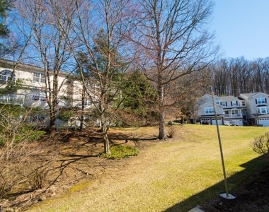 1602 Windsor Ct - Photo Thumbnail 14