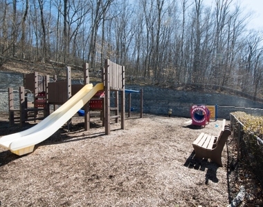1602 Windsor Ct - Photo Thumbnail 16
