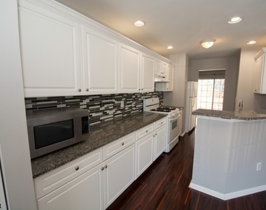 1602 Windsor Ct - Photo Thumbnail 10