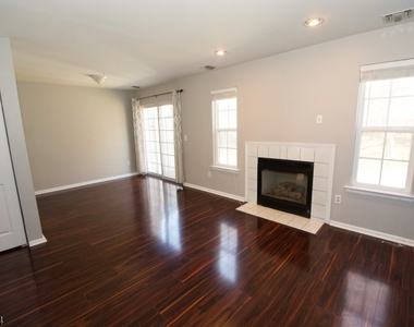 1602 Windsor Ct - Photo Thumbnail 1