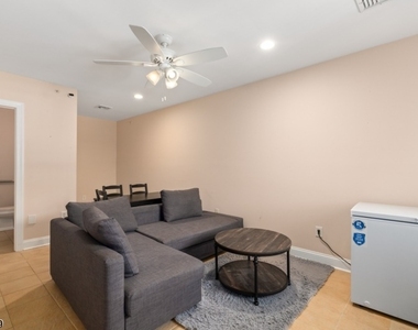 43 Manchester Ct - Photo Thumbnail 13