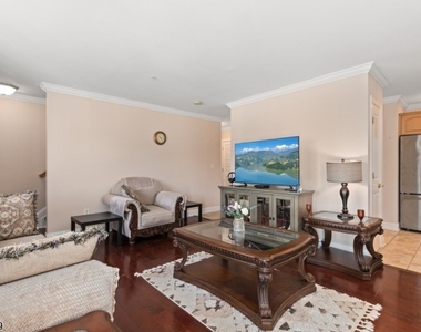 43 Manchester Ct - Photo Thumbnail 1