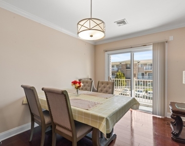 43 Manchester Ct - Photo Thumbnail 6
