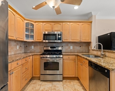 43 Manchester Ct - Photo Thumbnail 5