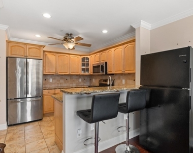 43 Manchester Ct - Photo Thumbnail 3