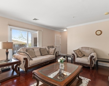 43 Manchester Ct - Photo Thumbnail 2