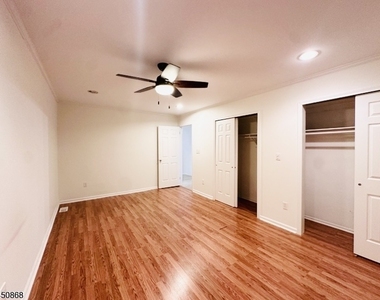 111 Almond Dr - Photo Thumbnail 15