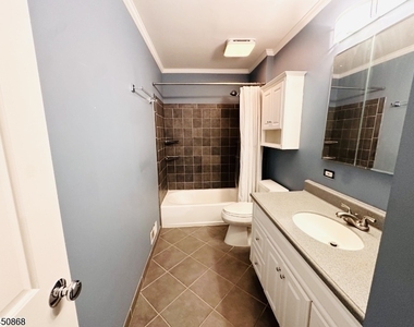 111 Almond Dr - Photo Thumbnail 12