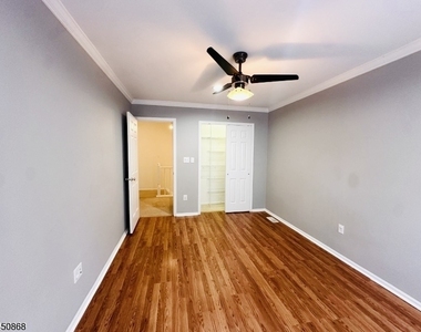 111 Almond Dr - Photo Thumbnail 17