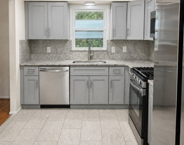 920 Everts Ave - Photo Thumbnail 1