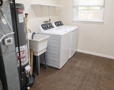 920 Everts Ave - Photo Thumbnail 8