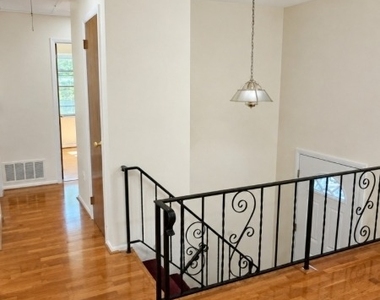 920 Everts Ave - Photo Thumbnail 5