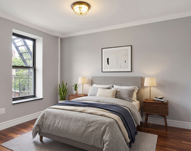 1590 Lexington Avenue - Photo Thumbnail 2