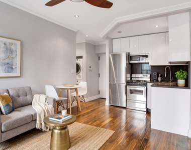 1590 Lexington Avenue - Photo Thumbnail 1