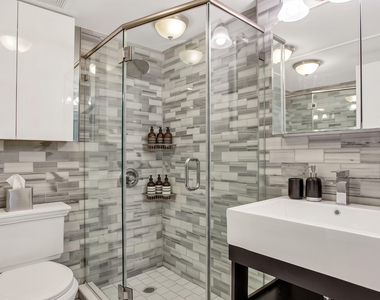 1590 Lexington Avenue - Photo Thumbnail 5