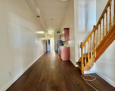 295 Maujer Street - Photo Thumbnail 2