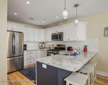 369 W 8th Street - Photo Thumbnail 3