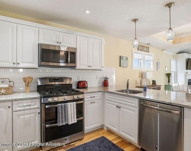 369 W 8th Street - Photo Thumbnail 4
