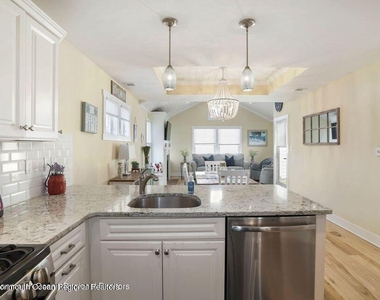 369 W 8th Street - Photo Thumbnail 5