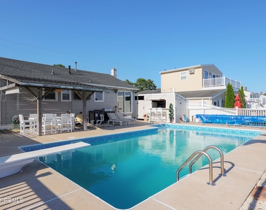 1345 Bay Avenue - Photo Thumbnail 13